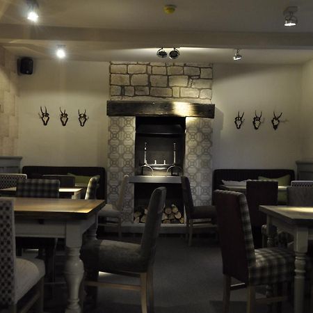 Higher Buck Inn Уоддингтон Экстерьер фото