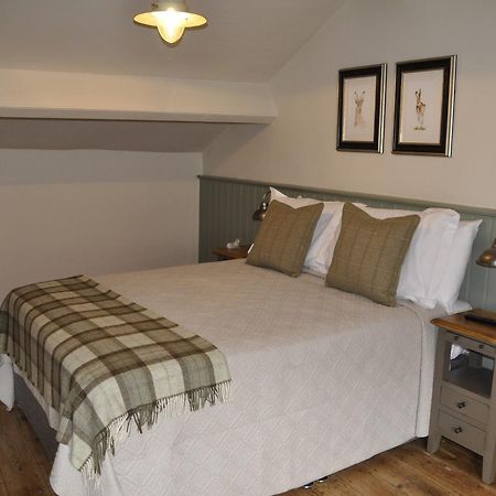 Higher Buck Inn Уоддингтон Экстерьер фото